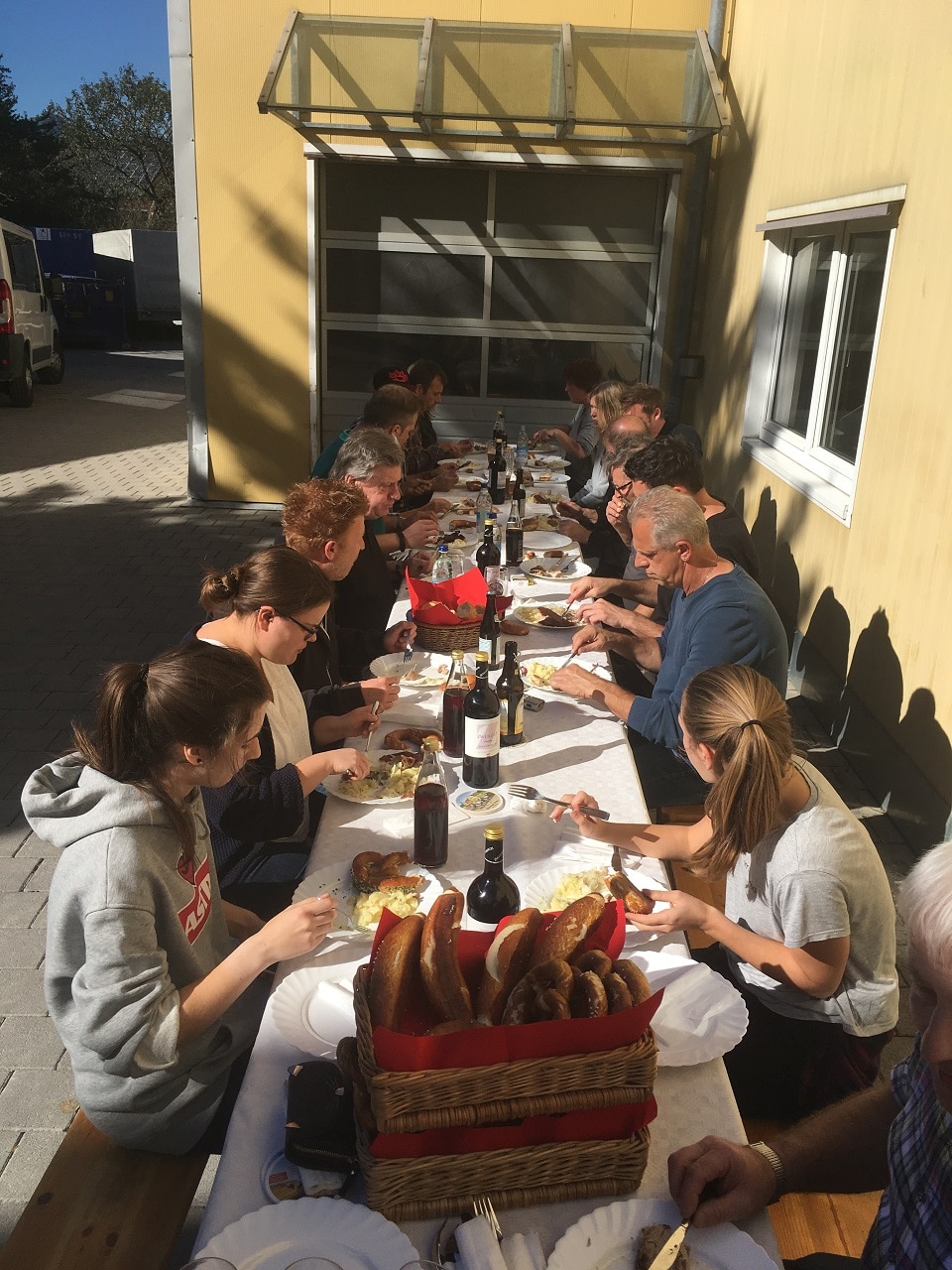 Spanferkel Essen bei der Firma Rapp-Druck am Kirtamontag 2017