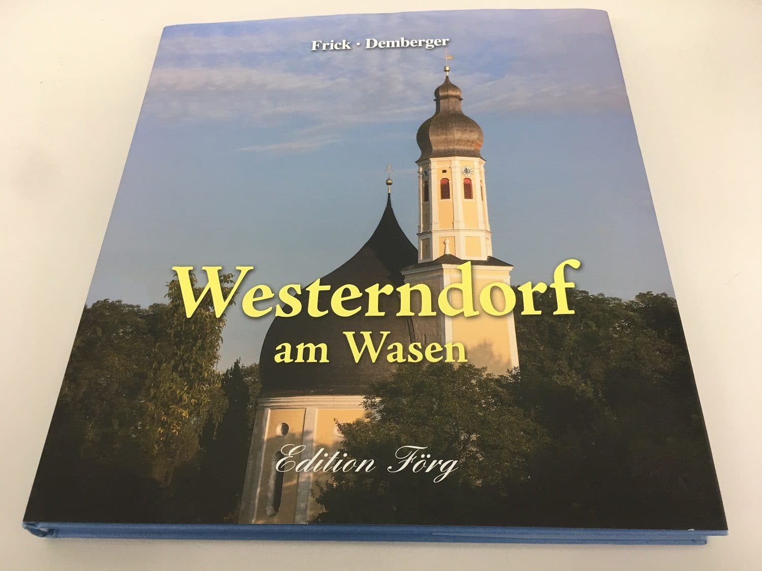 Buch über die Zwiebelturmkirche in Westendorf des Rosenheimer Verlagshauses